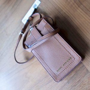 NWT Marc Jacobs Groove Leather Phone Crossbody Bag in Smoked Almond S107L01SP21